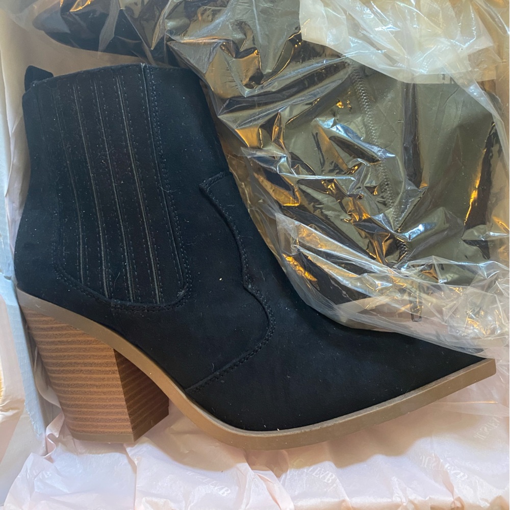 New in box Just Fab black suede bootie